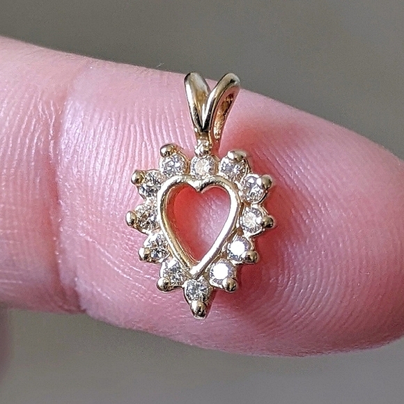 14K solid gold diamond small heart pendant - Picture 5 of 14